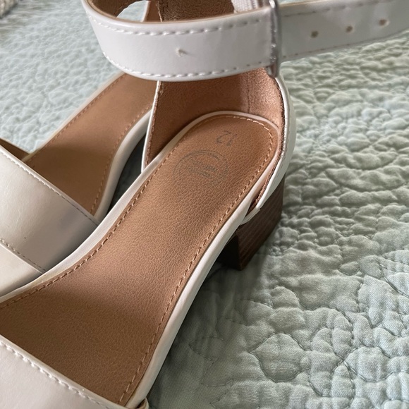 Wonder Nation Shoes - Picture 3 of 4